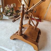 Attrezzo per filare la lana