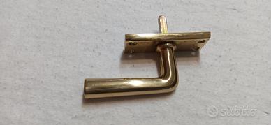 maniglie in ottone per finestre 