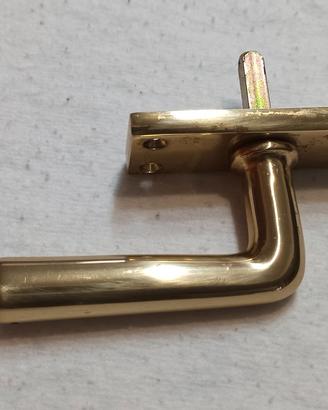 maniglie in ottone per finestre 