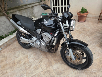 Honda hornet 900