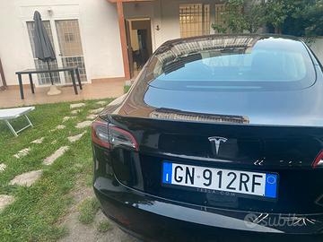 Tesla medel 3
