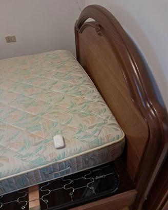 Si vendende camera matrimoniale