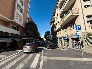 Locale commerciale - trieste/santa costanza