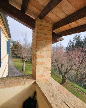 Rustico / Casale di 300 m² con più di 5 locali a O