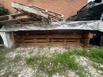 Tavolo è fatto con i bancali