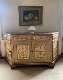 credenza bombata in stile veneziano