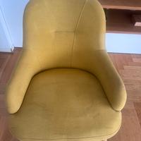 Poltrona da salotto giallo zafferano