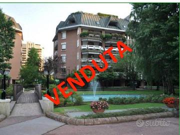 Appartamento di 561 m² con più di 5 locali e box a