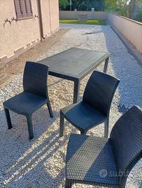Tavolo con sedie