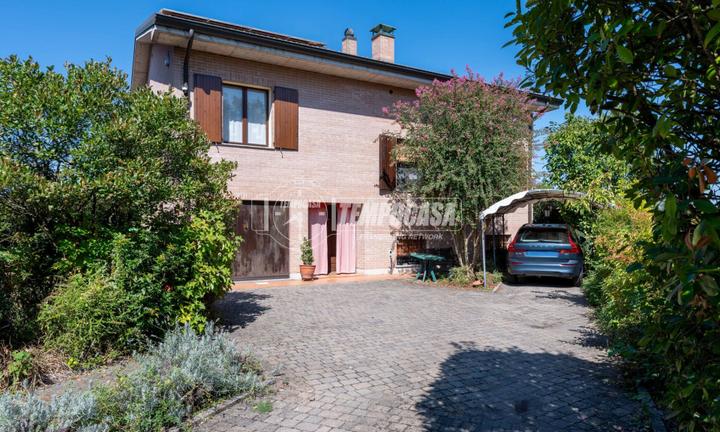 CASA INDIPENDENTE CON GIARDINO