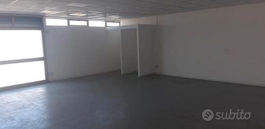 Locale o box uso ufficio e deposito custodito h24