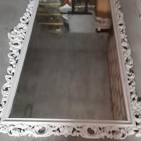 Specchio con cornice bianca