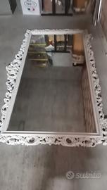 Specchio con cornice bianca