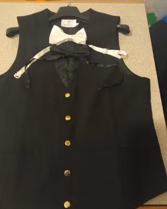 Gilet nero con papillon nero e bianco scuola alber