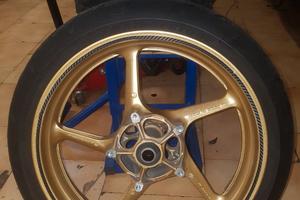 CERCHIO E GOMMA ANTERIORE YAMAHA R1