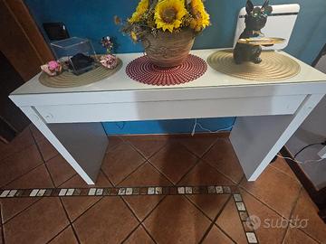 mobiletto ingresso/ tavolo trucchi