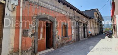 Casa singola con cortile e garage a Linguaglossa
