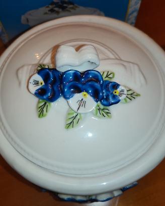 Biscottiera vintage con fiori in rilievo