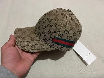 Cappello con visiera