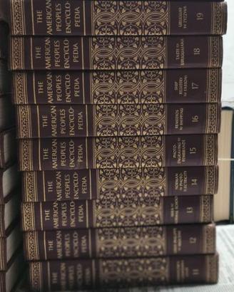 Enciclopedia Americana "the american peoples"