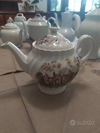 16 teiere in ceramica 