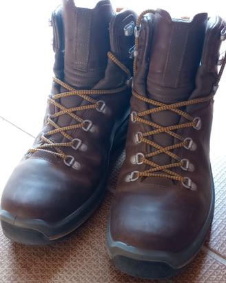 Scarponi uomo trekking Novadry Decathlon taglia 47