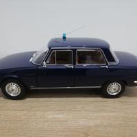 Alfa Romeo 2000 Berlina Carabinieri 1:18