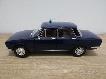 Alfa Romeo 2000 Berlina Carabinieri 1:18