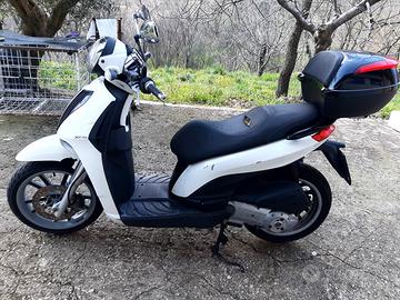 piaggio carnaby 300