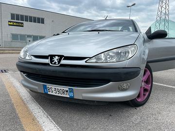 Peugeot 206 - compatta, economica, stilosa