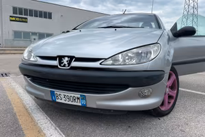 Peugeot 206 - compatta, economica, stilosa