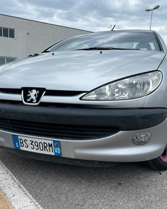 Peugeot 206 - compatta, economica, stilosa