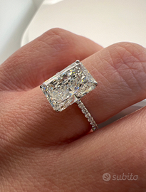 Anello in Oro Bianco 14K con Diamanti 3.27 carati