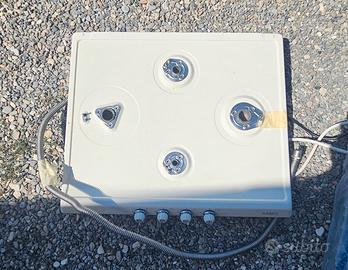 Piano cottura a gas Smeg 4 fuochi con griglie