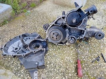 catter vespa con alcuni pezzi