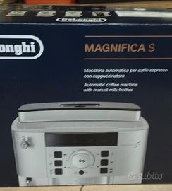DeLonghi macchina da caffè espresso Magnifica S D