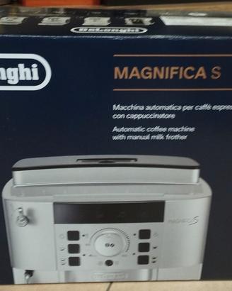 DeLonghi macchina da caffè espresso Magnifica S D