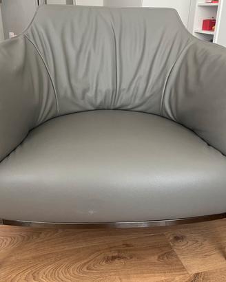 Poltrona Frau Archibald originale grigia