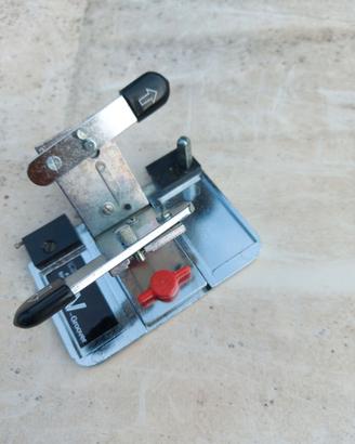 Taglierina per scanalature a "V" marca LOGAN