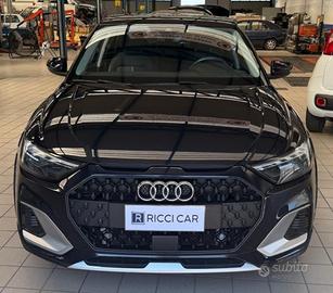 AUDI A1 citycarver 30 TFSI Identity Contrast