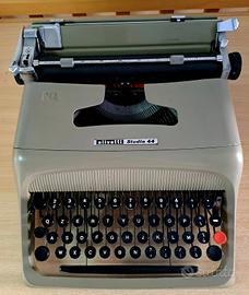 Macchina da scrivere Olivetti  22