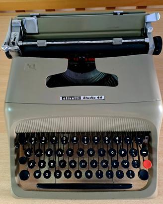 Macchina da scrivere Olivetti  22