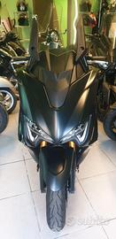 YAMAHA T MAX 560 TECH MAX COME NUOVO PERMUTE GARAN