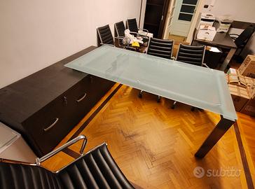 Scrivanie e armadi per ufficio