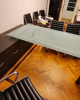 Scrivanie e armadi per ufficio