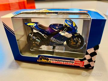 Yamaha YZR M1 Valentino Rossi 2005 Italeri 1:22