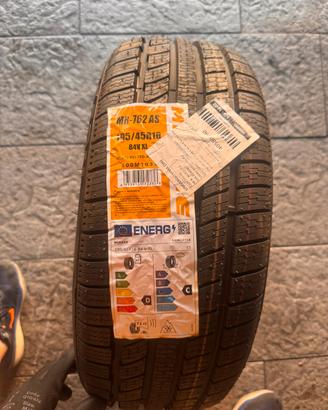 Pneumatico 195/45 r16