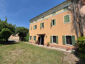 Cascina con ampi spazi verdi: Una Dimora del 1580