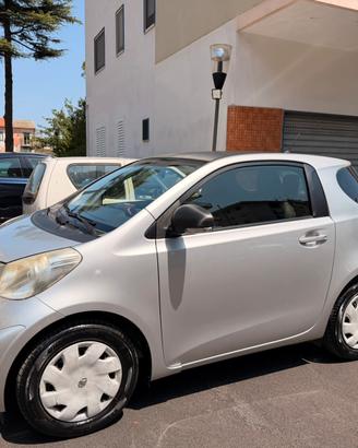 Toyota IQ benzina automatica