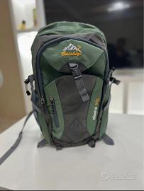 Zaino da Trekking 40L– Resistente e Idrorepellente